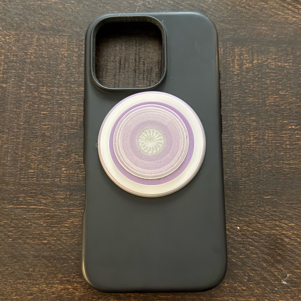 Iridescent MagSafe popocket